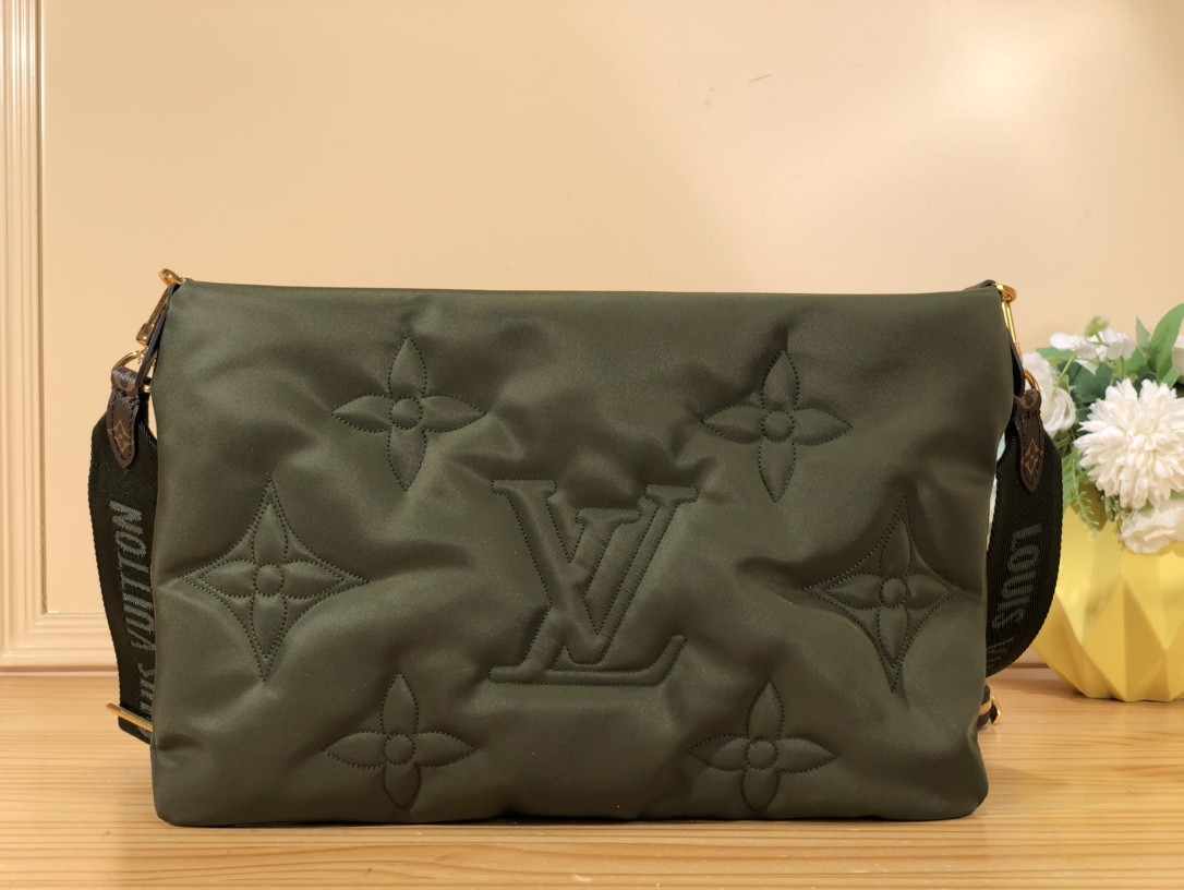 Louis Vuitton Maxi Multi Pochette Accessoires Bag