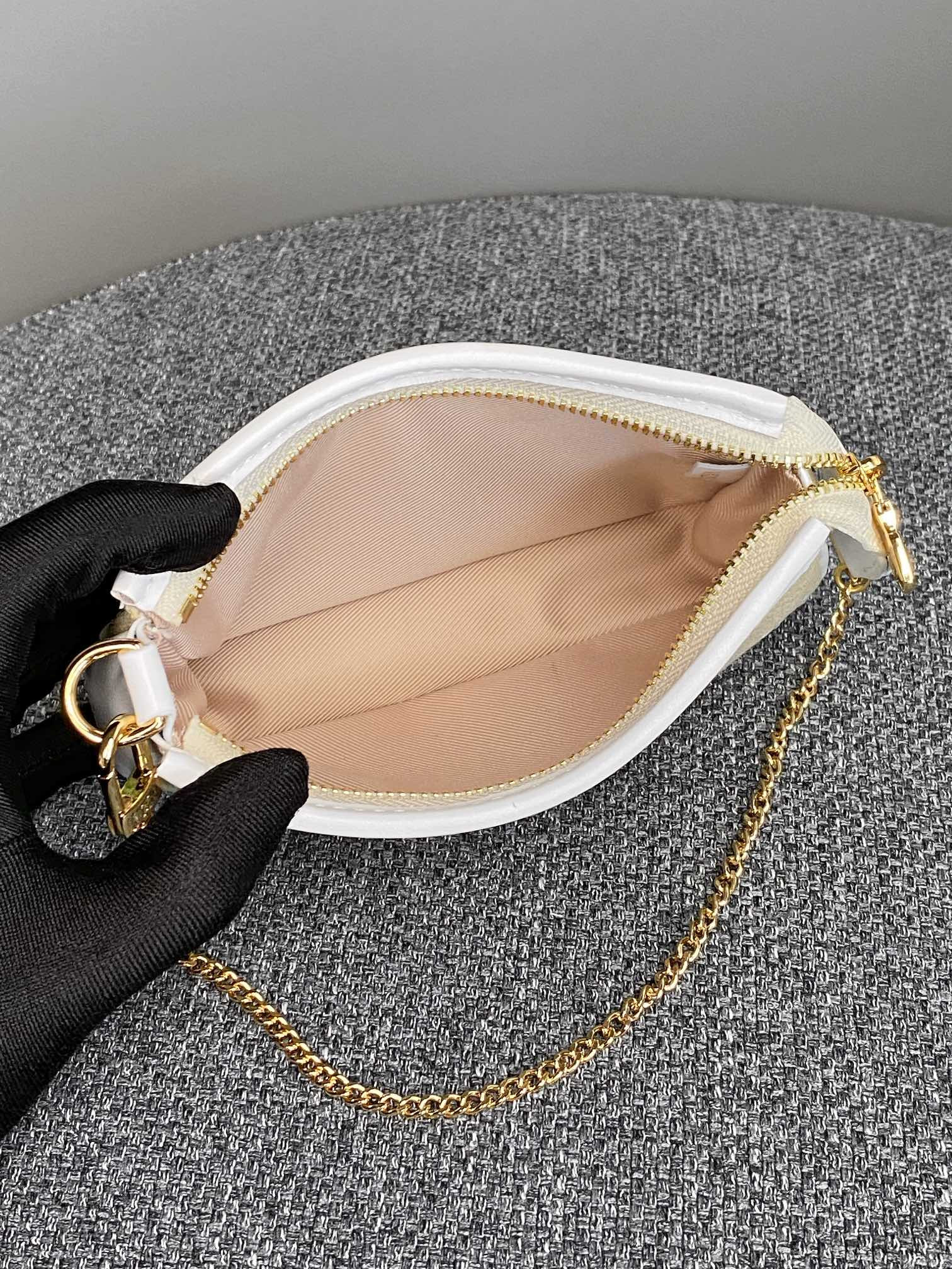 Louis Vuitton Pochette Accessoires Metis Bag