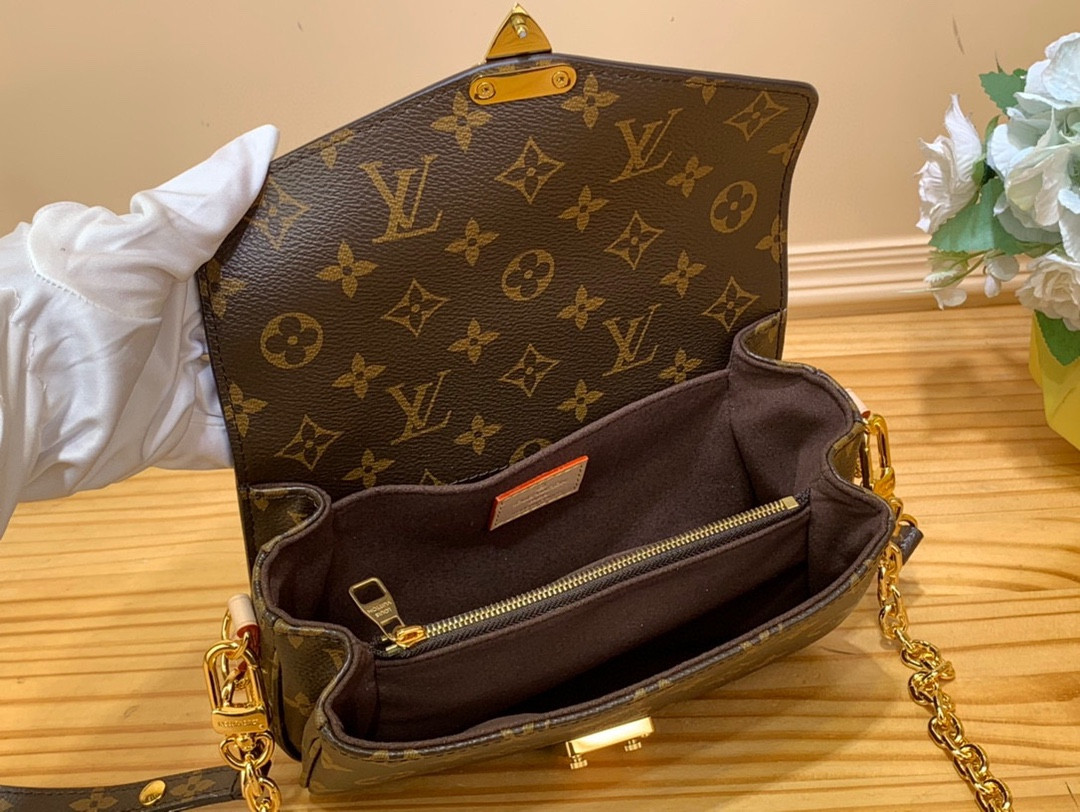 Louis Vuitton Pochette Métis East West Bag