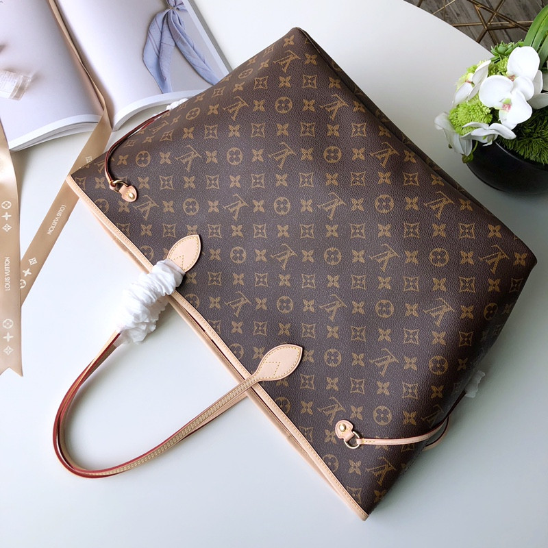 Louis Vuitton Neverfull Bag
