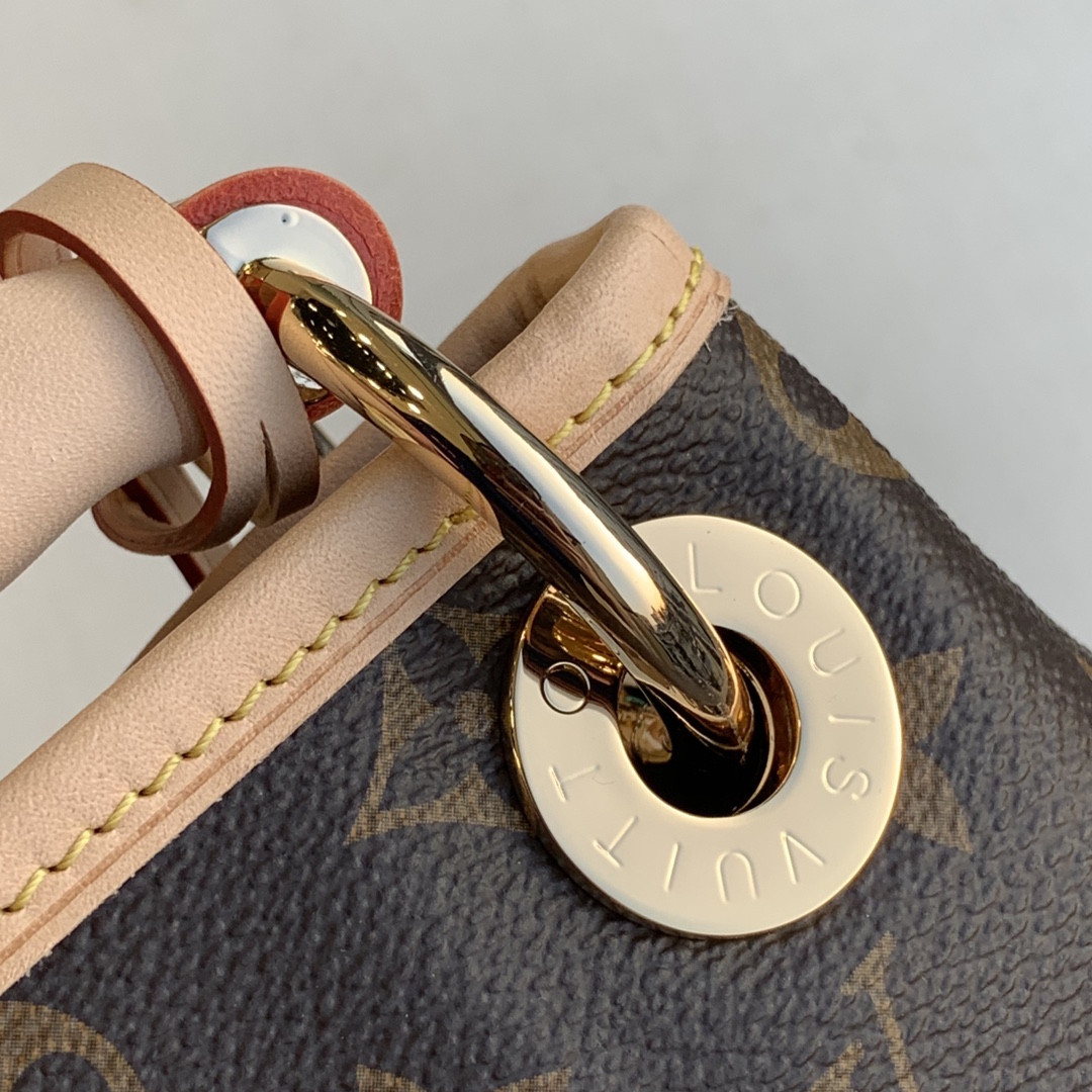 Louis Vuitton Artsy Bag
