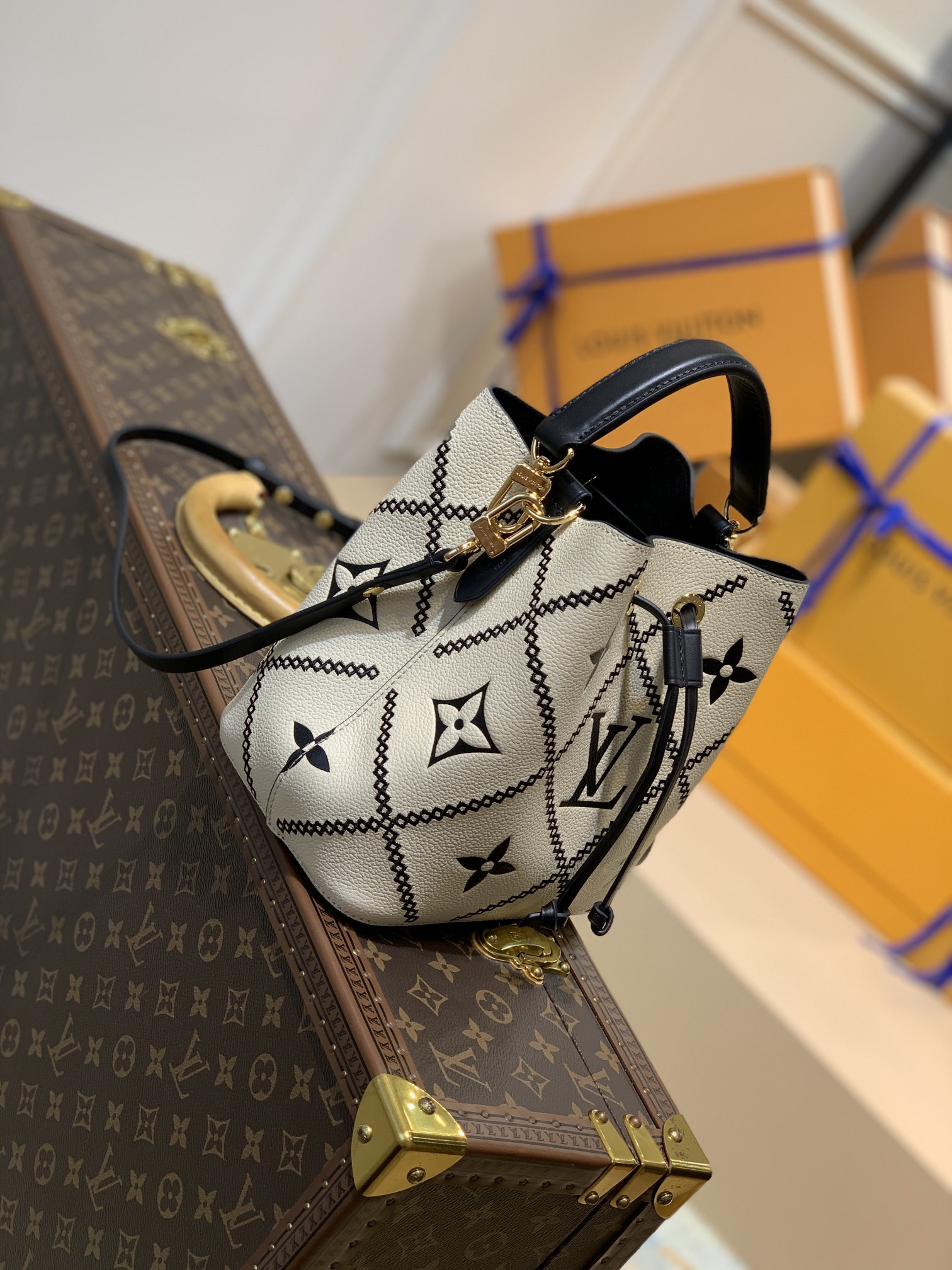 Louis Vuitton Néonoé Bag
