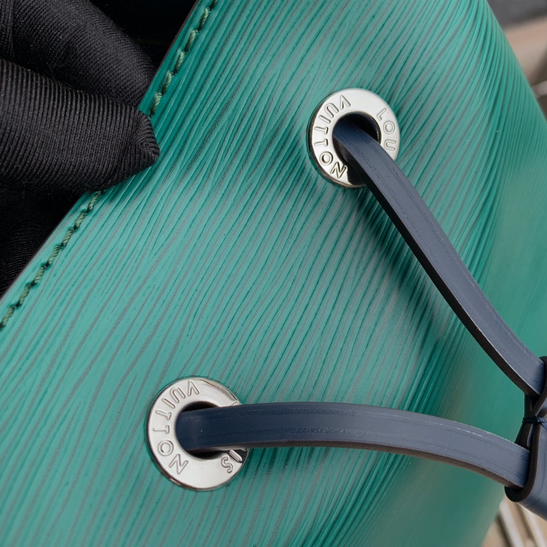 Louis Vuitton Néonoé Bag