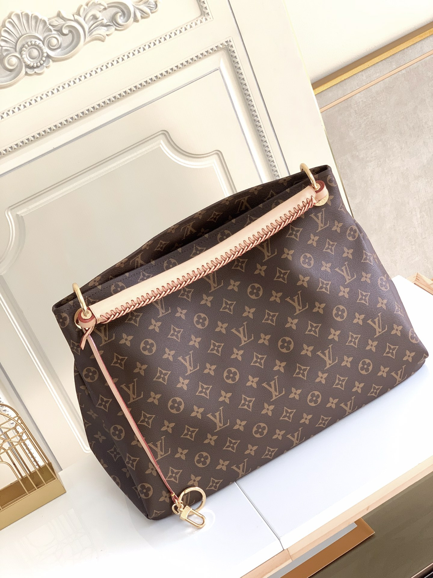 Louis Vuitton Artsy Bag