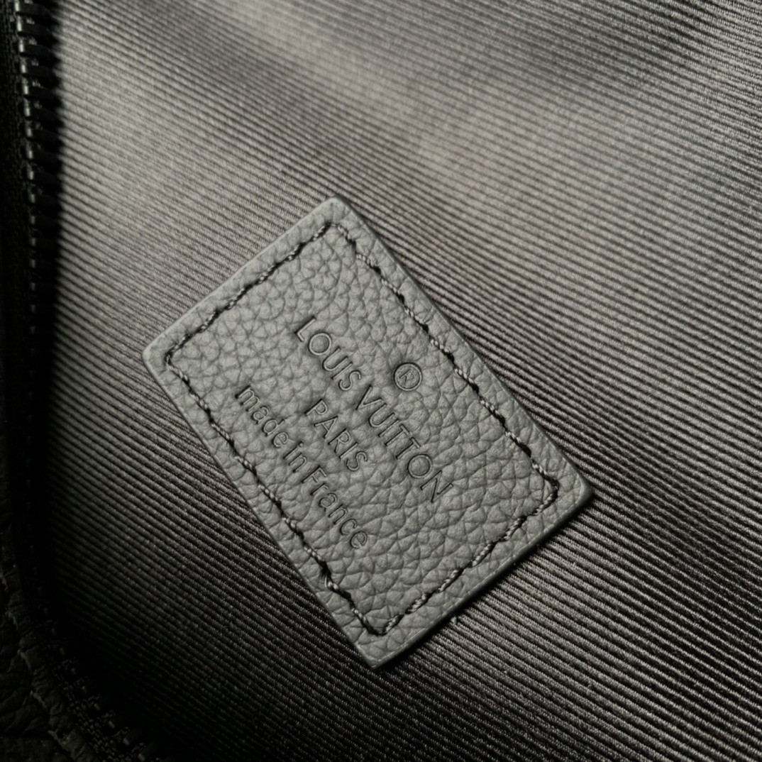 Louis Vuitton Discovery Bag