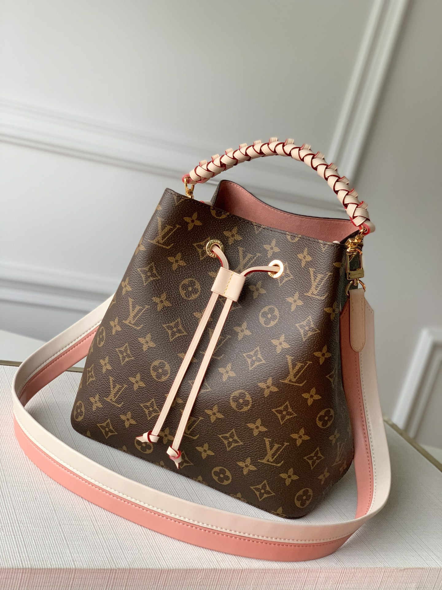 Louis Vuitton Néonoé Bag