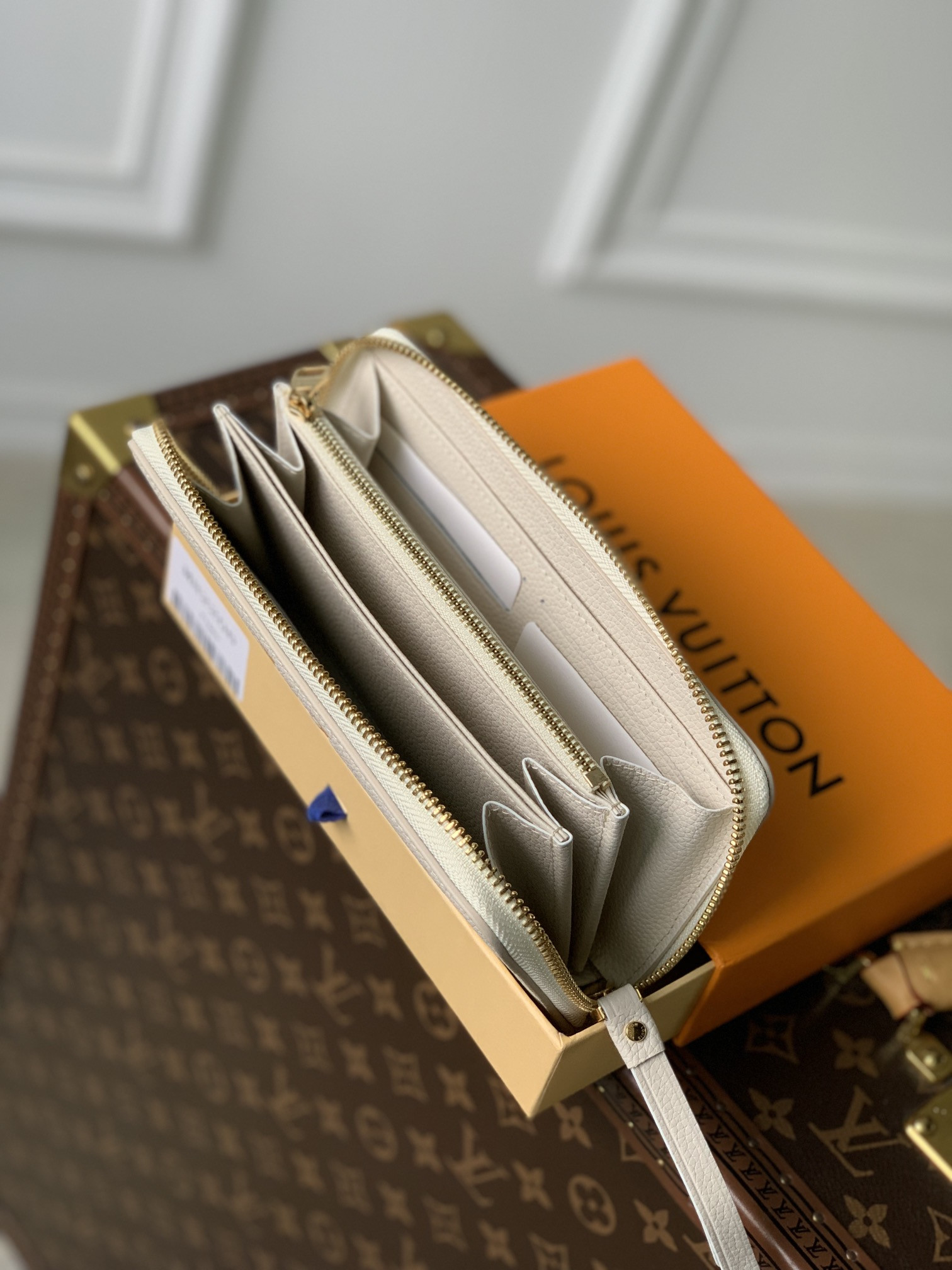 Louis Vuitton Zippy Wallet Bag