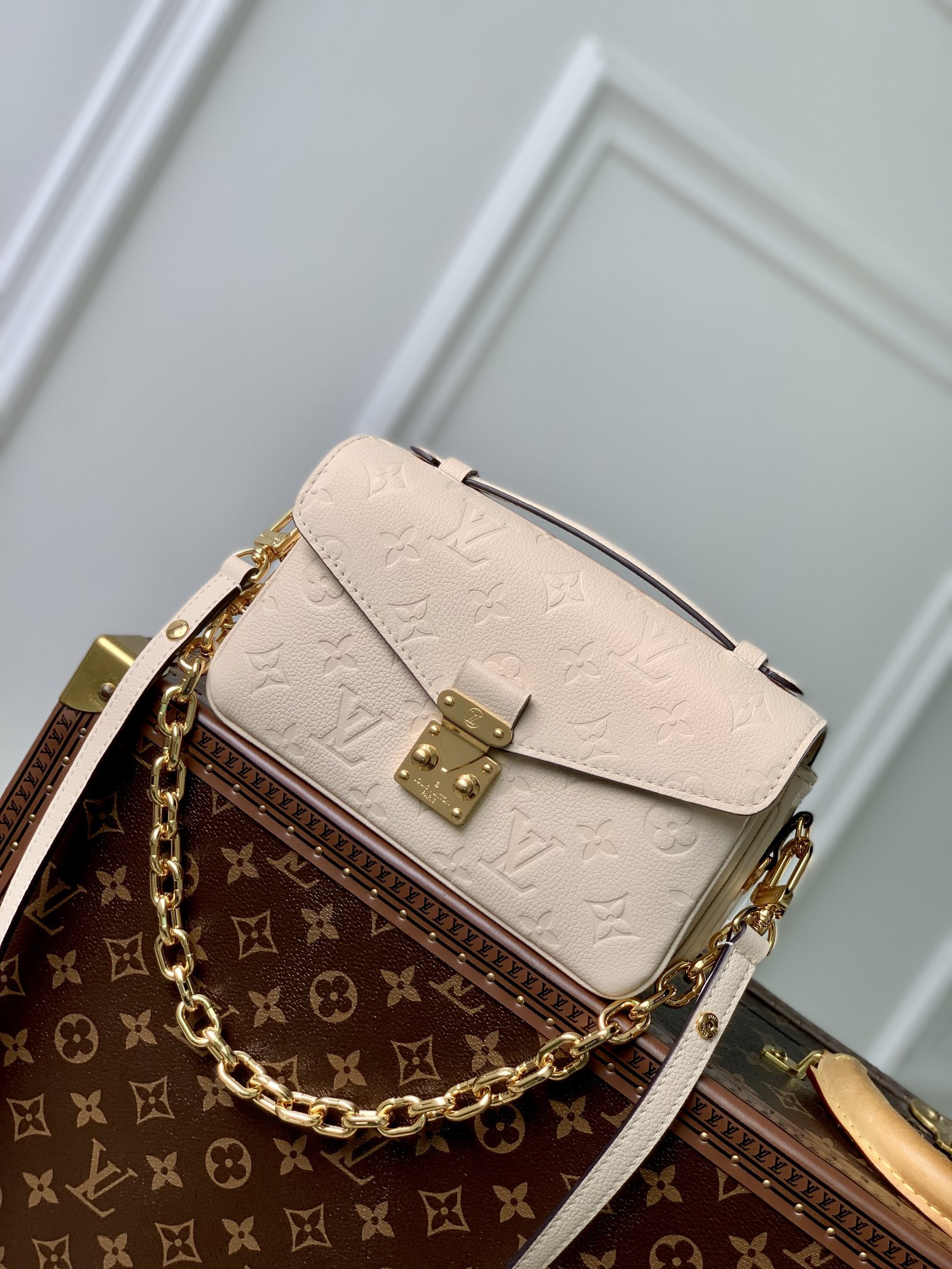 Louis Vuitton Pochette Métis East West Bag