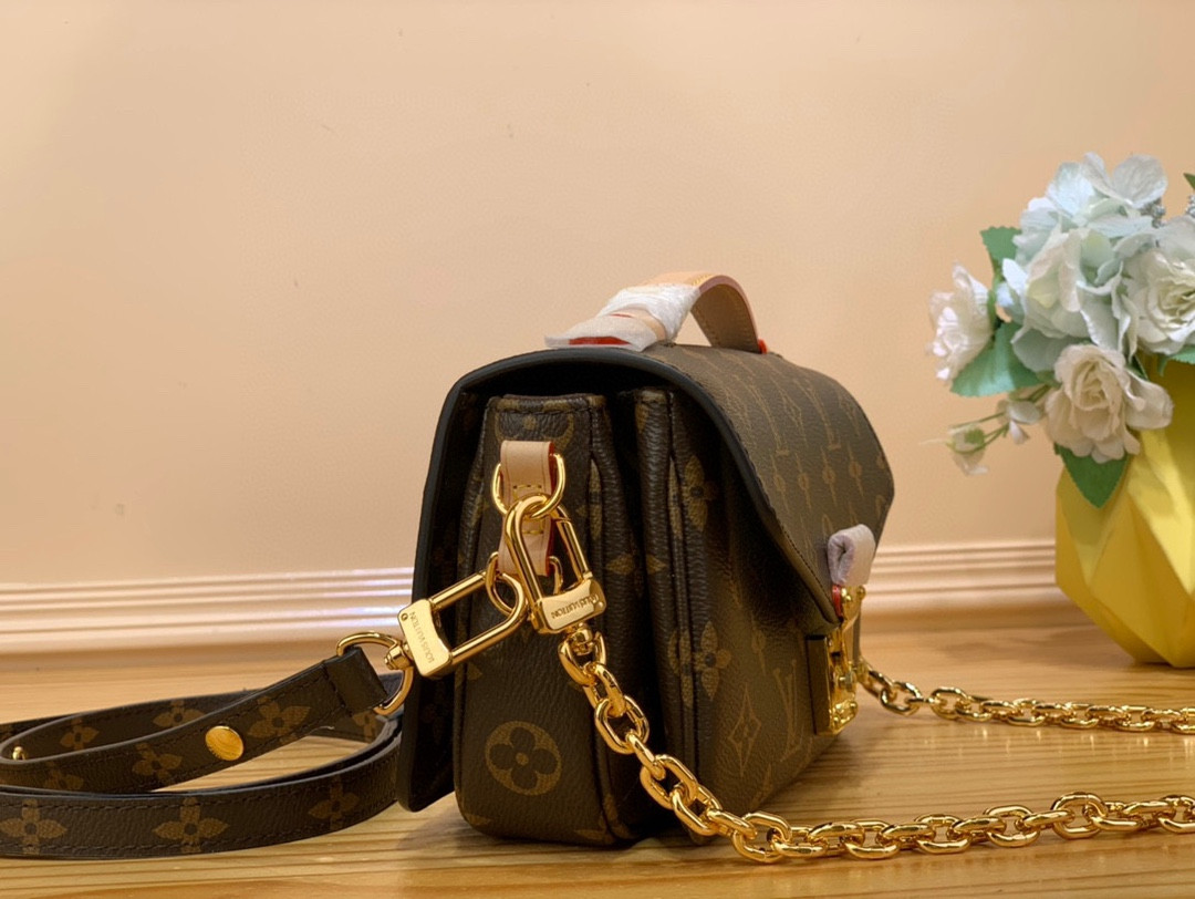 Louis Vuitton Pochette Métis East West Bag