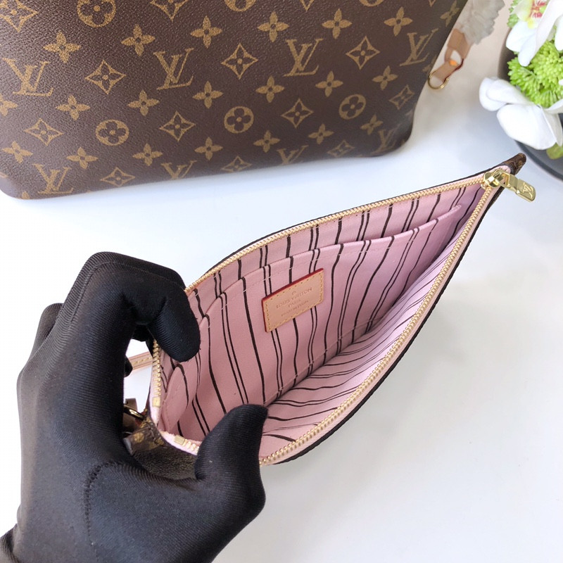 Louis Vuitton Neverfull Bag