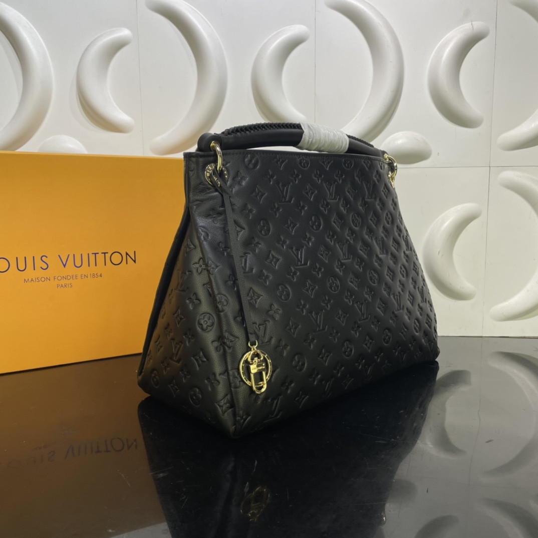 Louis Vuitton Artsy Bag