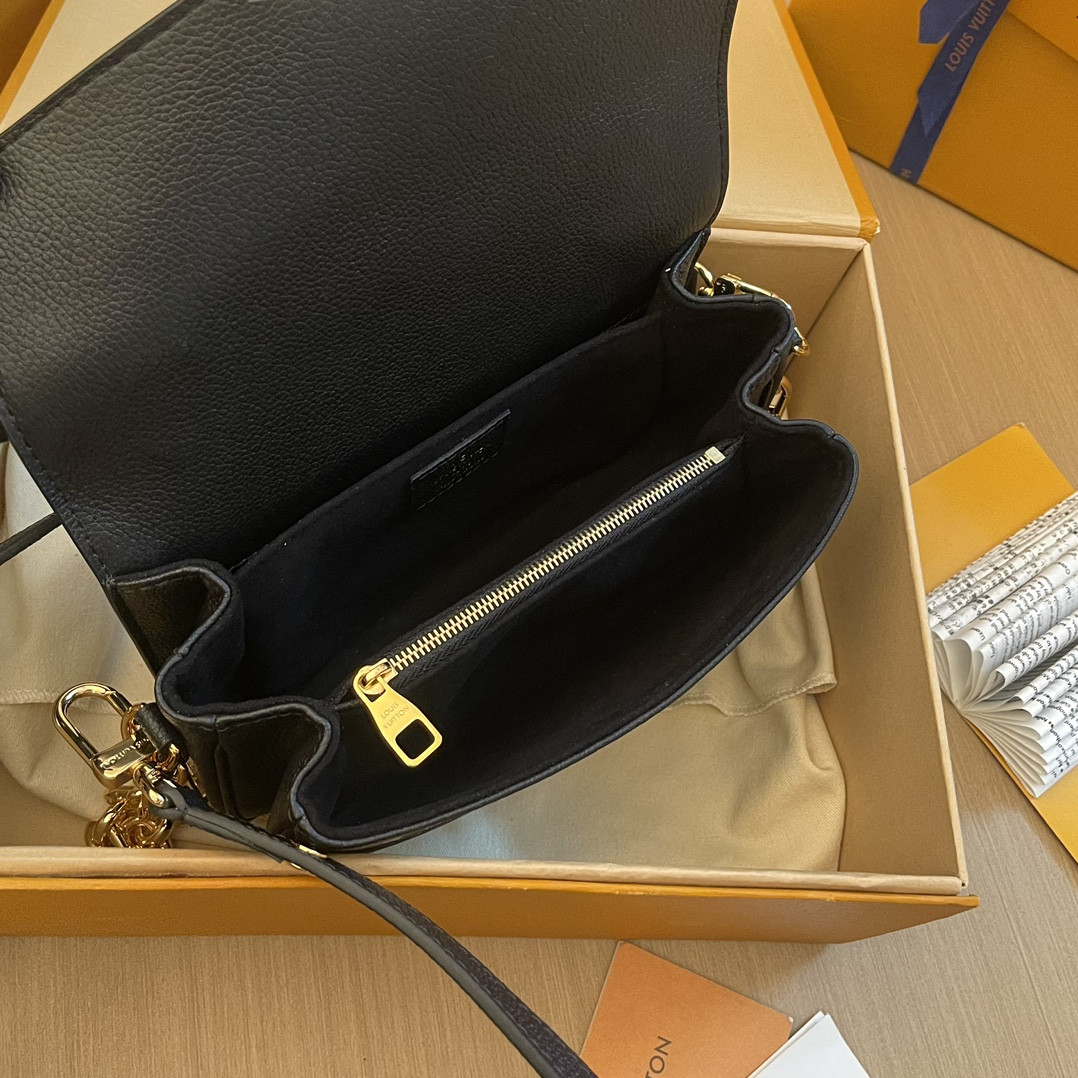 Louis Vuitton Pochette Métis East West Bag