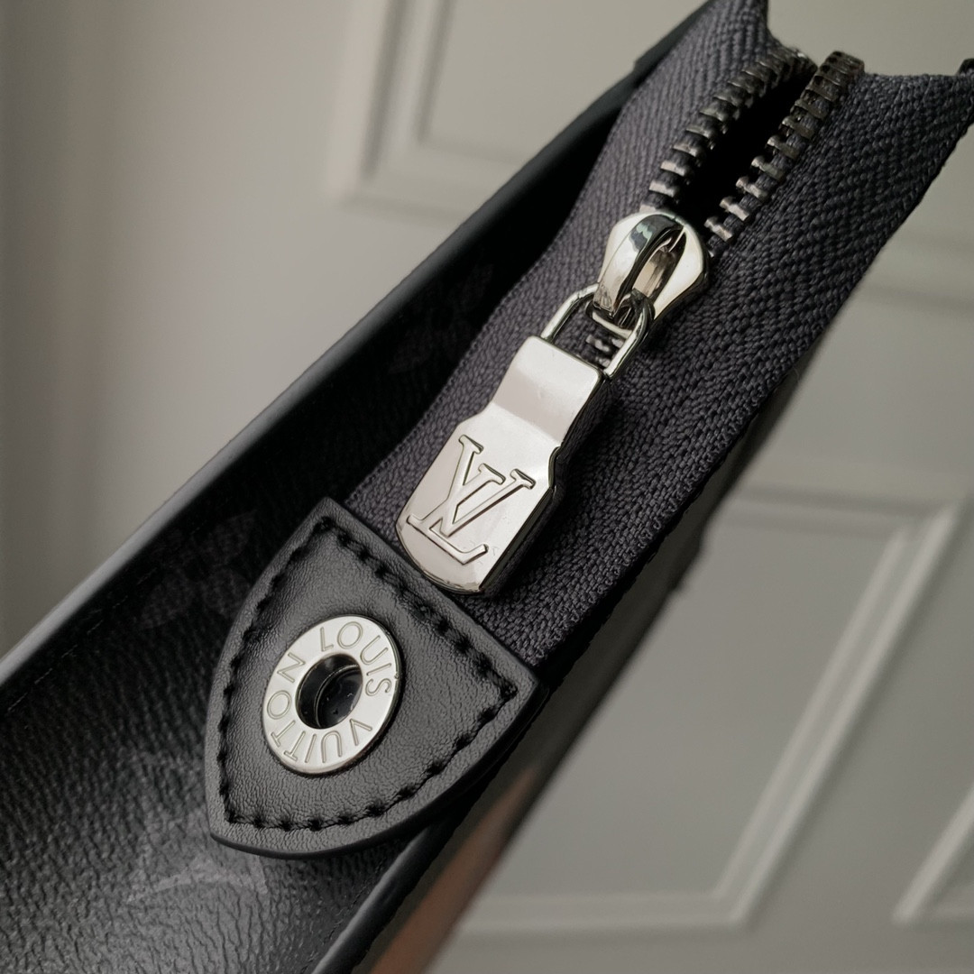 Louis Vuitton Pochette Voyage Bag