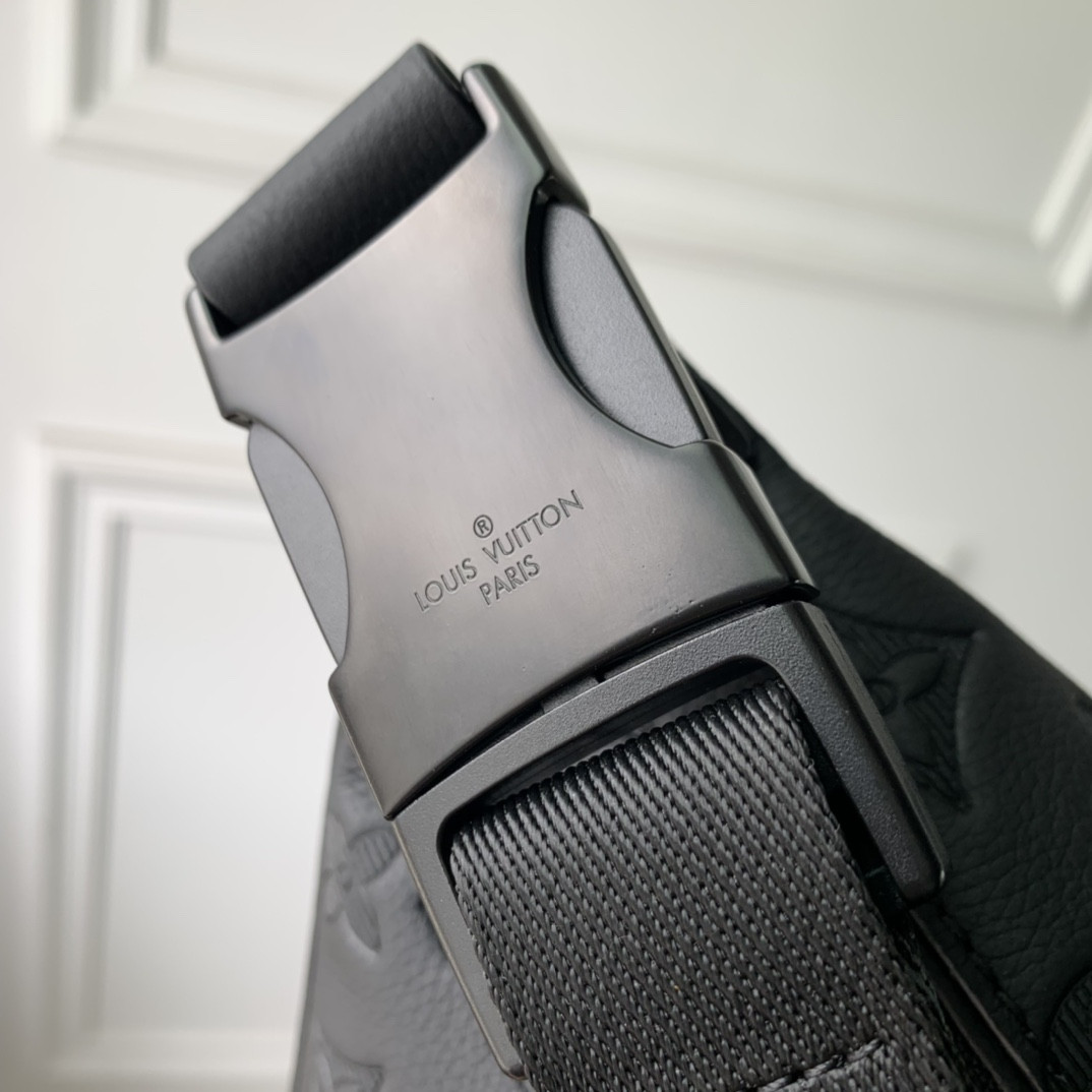 Louis Vuitton Discovery Bag