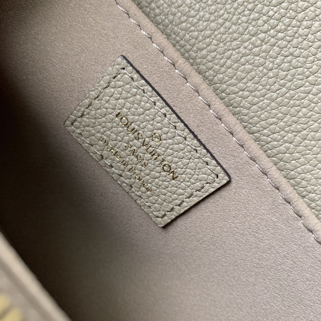 Louis Vuitton Pochette Métis East West Bag