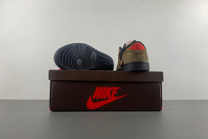 Travis Sco tt x Air Jordan 1 Low OG DM7866-202