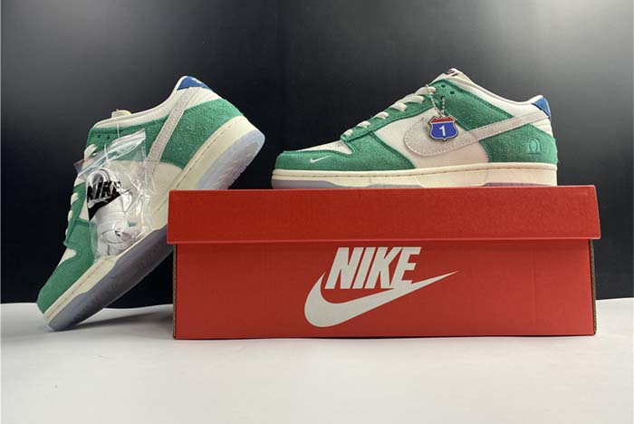 Kasina x Nike Dunk Low Road Sign Neptune Green CZ6501-101