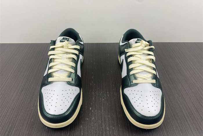 Nike Dunk Low “Vintage Green”  DQ8580-100