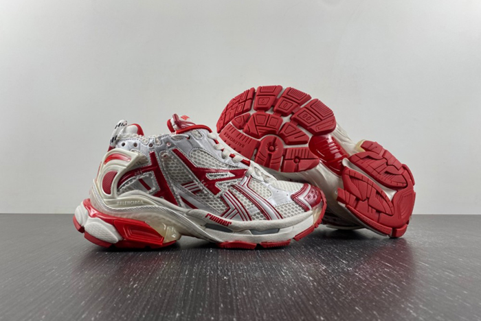 7.0 Balenciaga/ 677402-W3RB2-9060