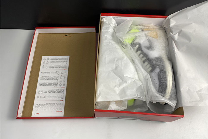 Nike Air Jordan 1 High OG “Volt Gold” 555088-118