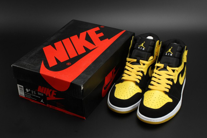 Air Jordan 1 Retro Mid 