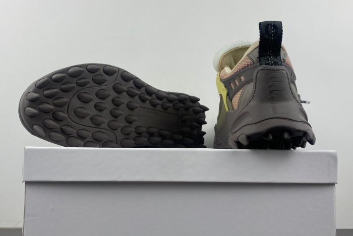 Off-White c/o Virgil Abloh 。