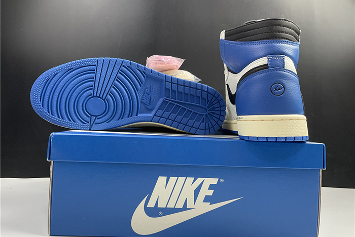 Air Jordan 1 Travis Scott DH3227-105