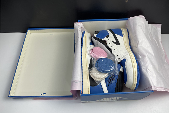 Air Jordan 1 Travis Scott DH3227-105