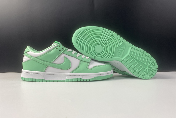 Nike Dunk Low WMNS Green Glow DD1503-105