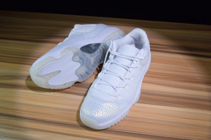 Air Jordan 11 Low Heiress Frost White 897331-100