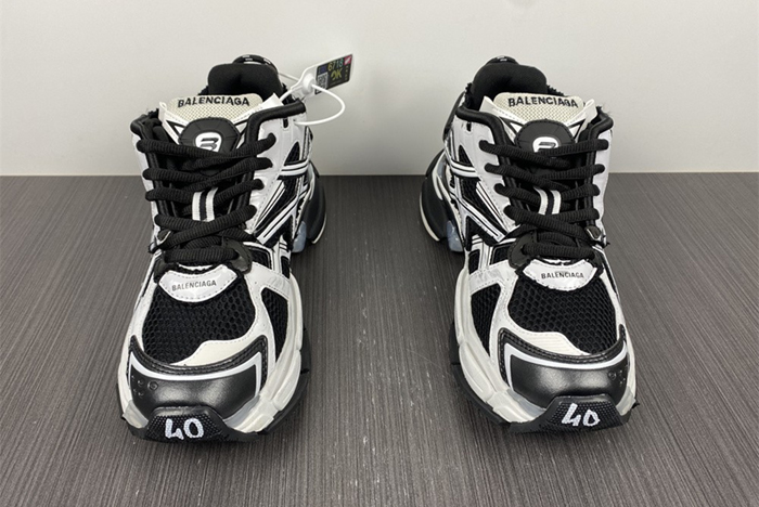 7.0 BALENCIAGA -Runner  BLACK