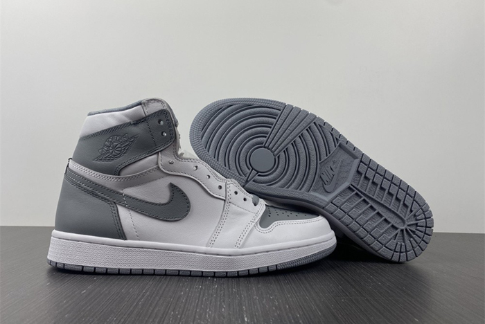 Air Jordan 1 High OG ‘Stealth  555088-037