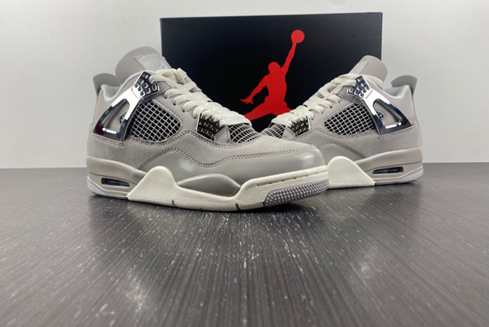 Air Jordan 4 WMNS “Frozen Moments”  AQ9129-001