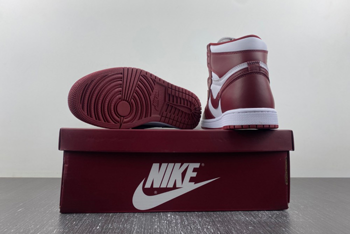 Air Jordan 1 High OG “Team Red”  DZ5485-160