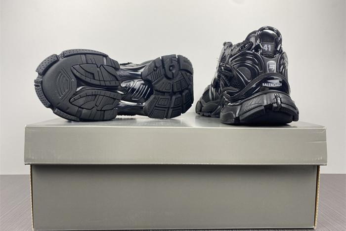 7.0 BALENCIAGA -Runner