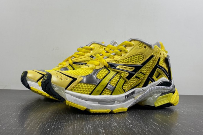 7.0 Balenciaga 677402-W2RD3-0510