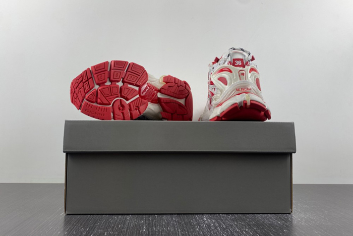 7.0 Balenciaga/ 677402-W3RB2-9060