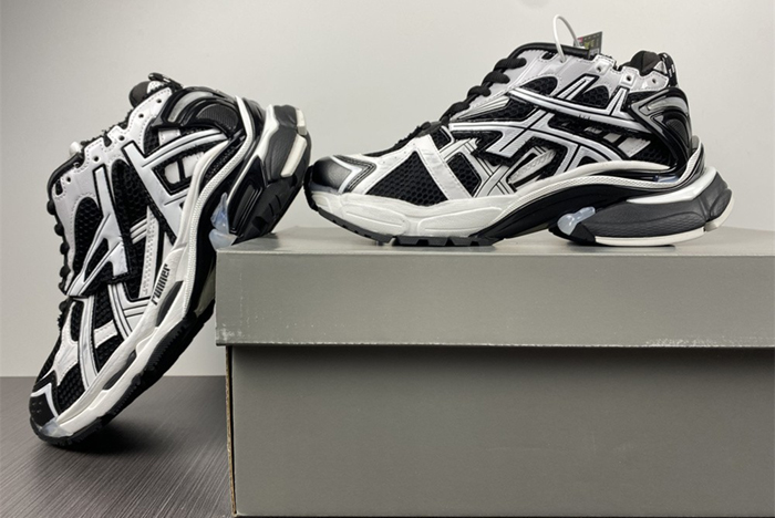 7.0 BALENCIAGA -Runner  BLACK