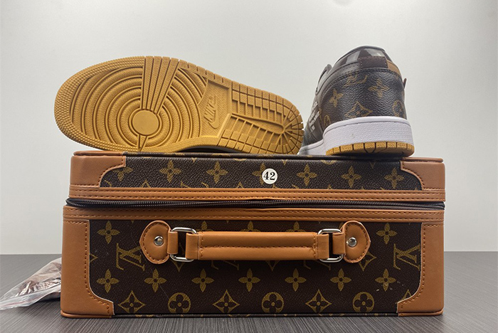 OFF-WHITE x Air Jordan 1 LV 554724-555