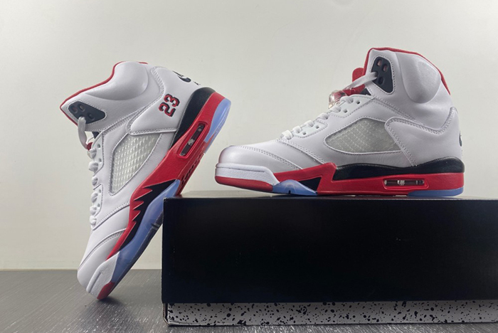 Air Jordan 5 “Fire Red”136027-120