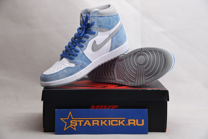 Air Jordan 1 High OG “Hyper Royal” 555088-402