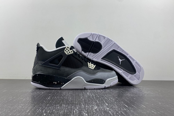 AIR JORDAN 4 RETRO 