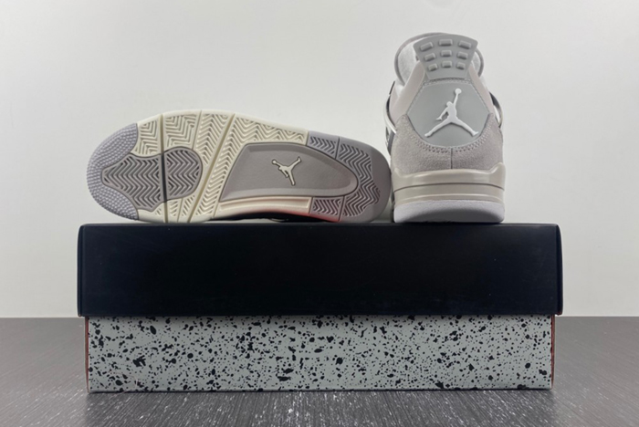 Air Jordan 4 WMNS “Frozen Moments”  AQ9129-001