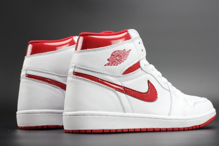 AIR JORDAN 1 RETRO HIGH OG “METALLIC RED” mens 555088-103