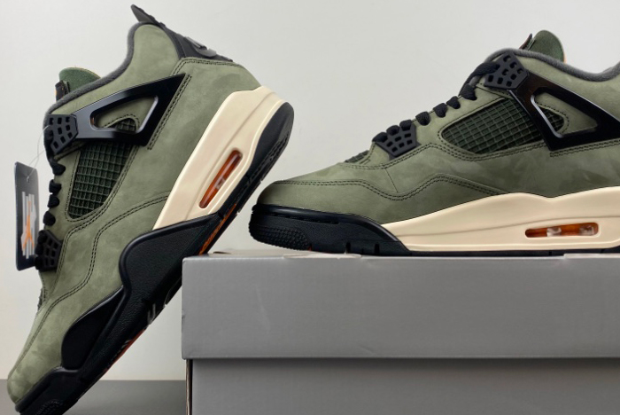 UNDEFEATED x Air Jordan 4 OG IB1519-200