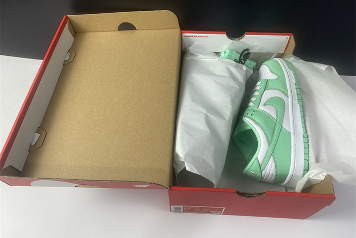 Nike Dunk Low WMNS Green Glow DD1503-105