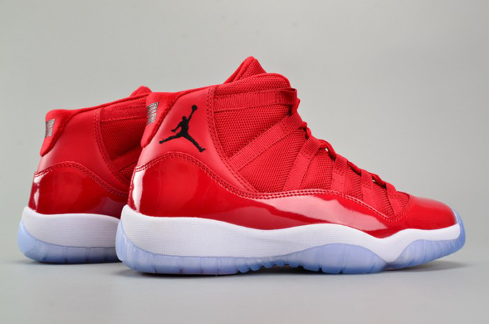 AIR JORDAN 11 