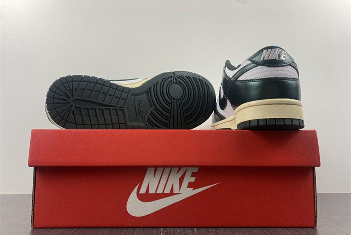 Nike Dunk Low “Vintage Green”  DQ8580-100