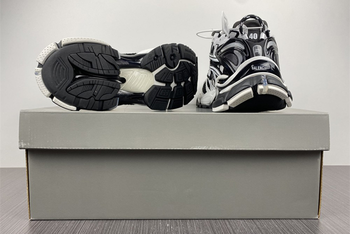 7.0 BALENCIAGA -Runner  BLACK