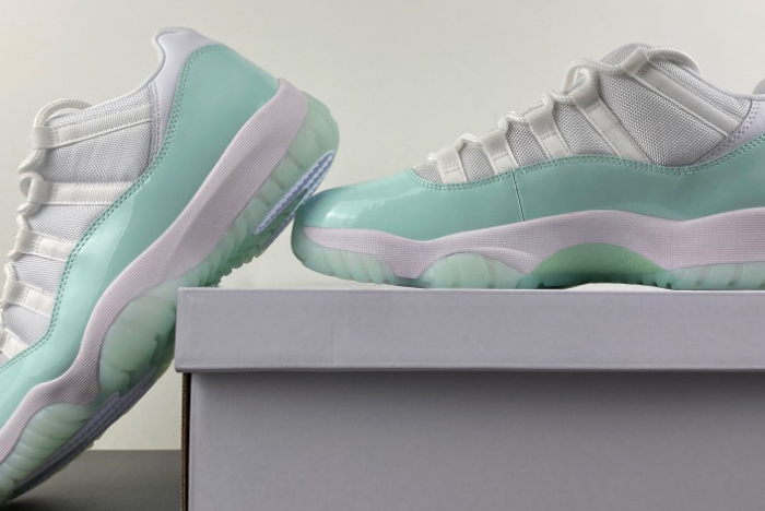 Air Jordan 11 Low “Igloo” AH7860-103